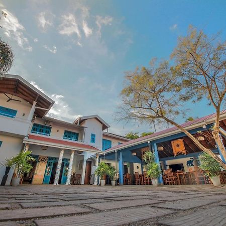 Blue Elephant Boutique Hotel 니곰보 외부 사진