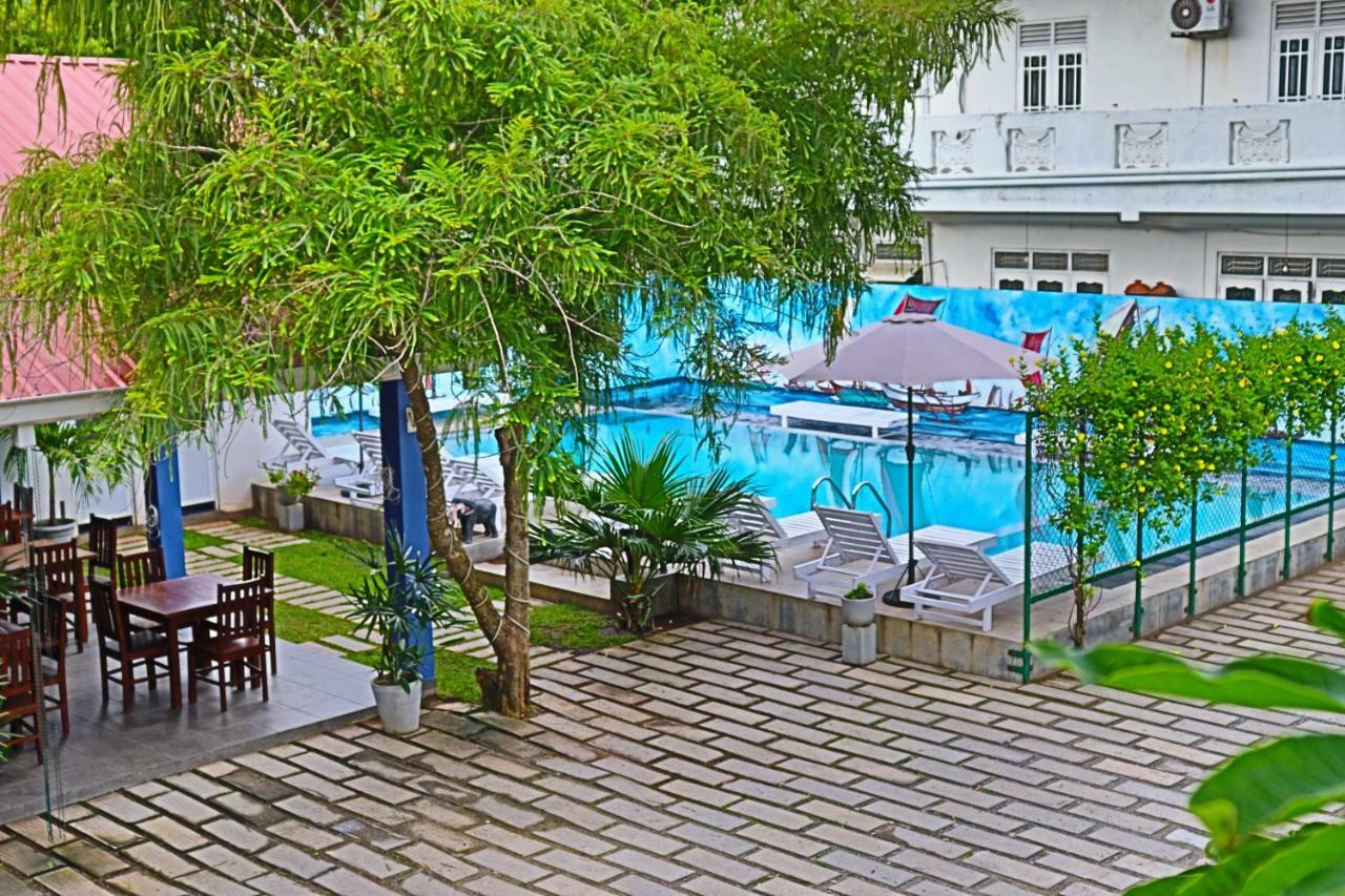 Blue Elephant Boutique Hotel 니곰보 외부 사진