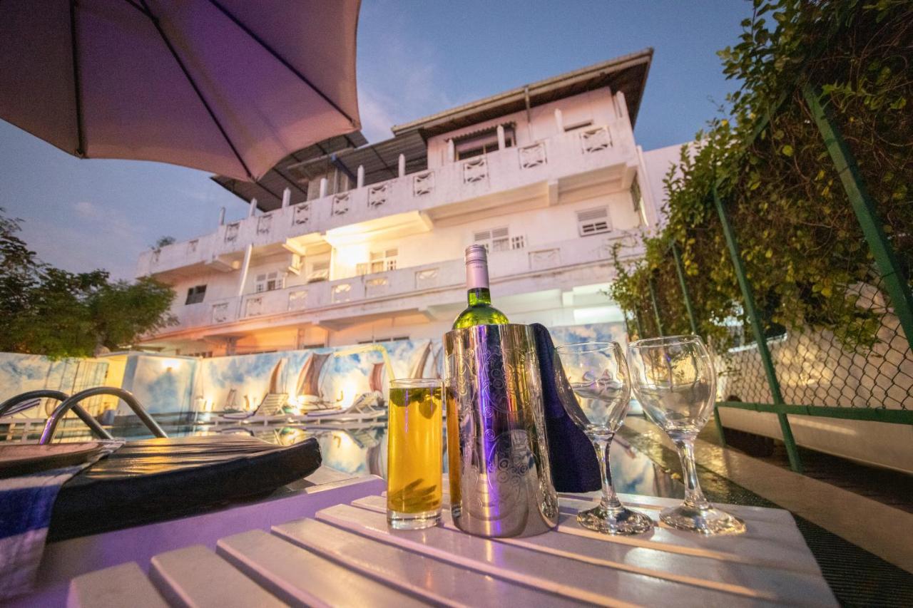 Blue Elephant Boutique Hotel 니곰보 외부 사진